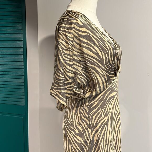 ASTR NEOT Flutter Sleeve Open Back Midi Dress Zebra - S ($99) - Picture 4 of 8